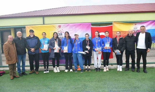 Manisa'da Ruhi Sarıalp üç adım atlama yarışmasıyla anıldı