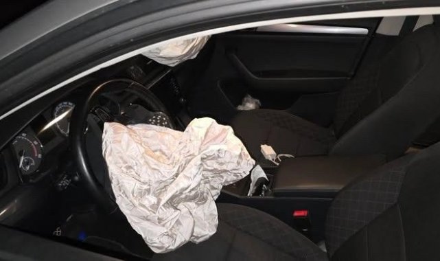 Mardin'de bariyerlere çarpan otomobilin sürücüsü yaralandı