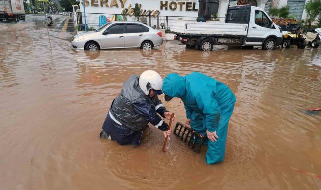 Marmaris'e 3 günde metrekareye 158.2 m3 yağmur düştü