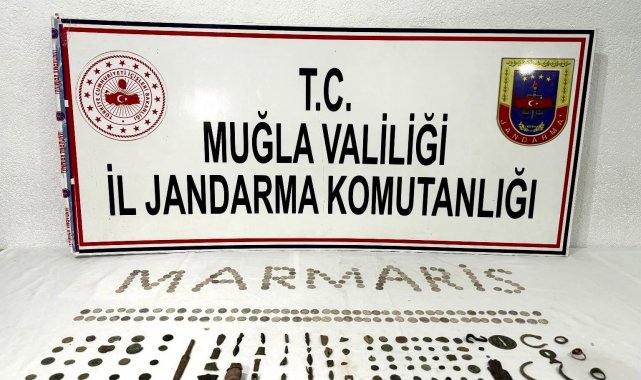 Marmaris'te tarihi eser kaçakçıları jandarmaya yakalandı