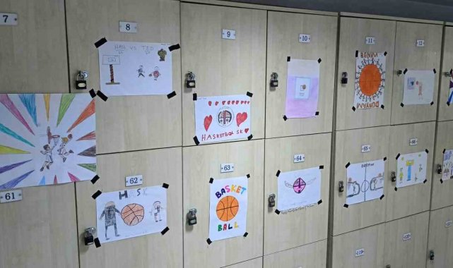Minik sporculardan idman yaptıkları salonda resim sergisi