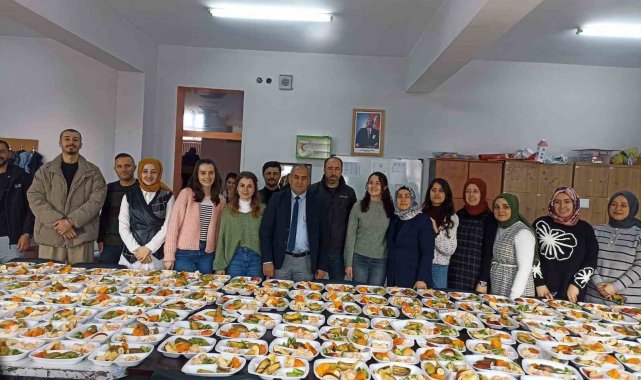 Muradiye'de meyve şenliği renkli görüntülere sahne oldu
