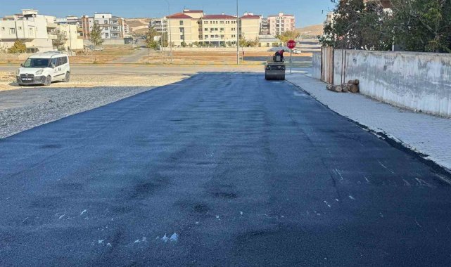 Nizip'te asfalt ekiplerinin mesaisi sürüyor