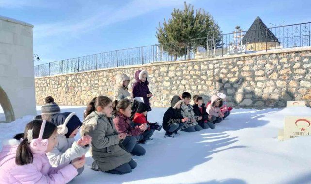 Öğrenciler Bayburtlu şehit Nevzat Kaya'yı dualarla andılar