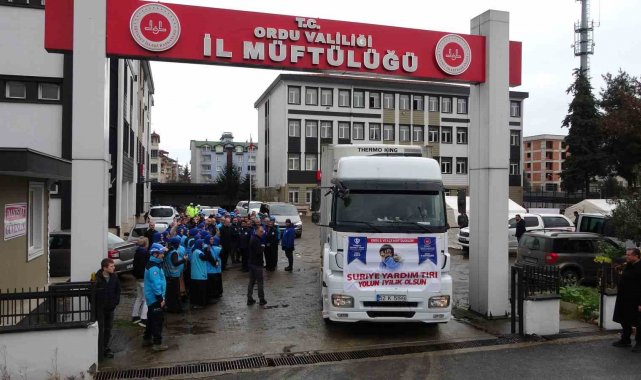 Ordu'da Halep'e 4 tır insani yardım malzemesi gönderildi
