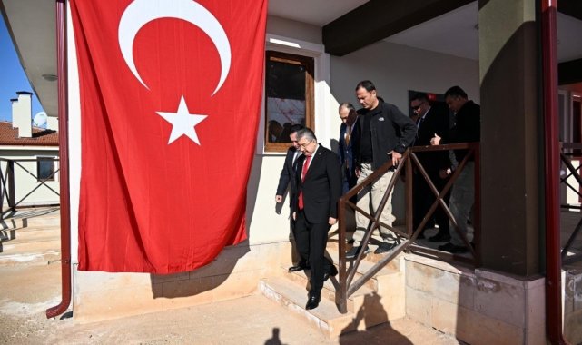 Osmaniye'de yapımı tamamlanan 20 köy evinin anahtar teslimi yapıldı