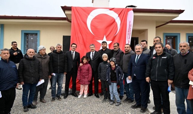 Osmaniye'de yapımı tamamlanan köy evlerinin anahtar teslimi yapıldı