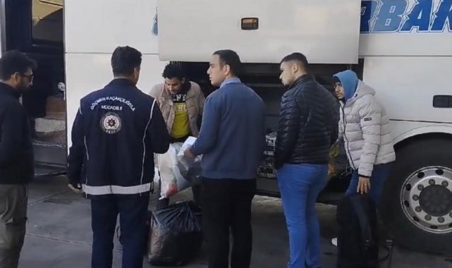 Osmaniye'de yolcu otobüsü ve otomobilde 7 kaçak göçmen yakalandı