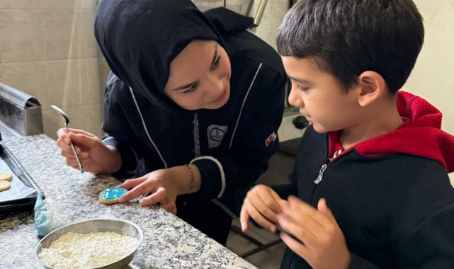 Özel öğrenciler liseli ablalarıyla mutfağa girdi