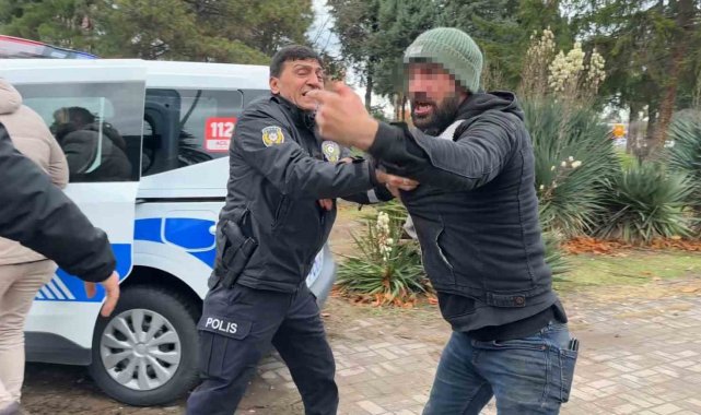 Parkta arkadaşını bıçakla ağır yaraladı, polise direndi