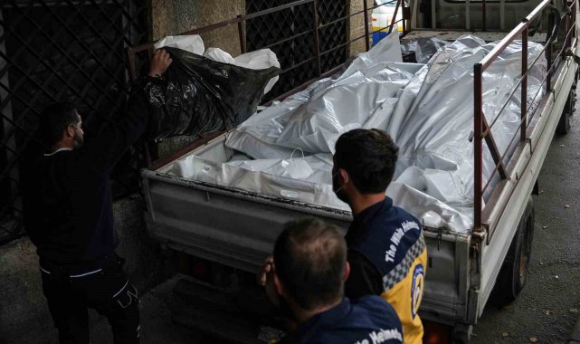 Şam'da toplu mezarlardan çıkarılan sahipsiz cenazeler defnediliyor