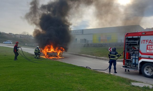 Samsun'da kız istemeden dönen ailenin aracı alev alev yandı