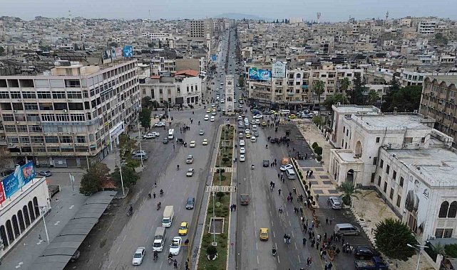 Savaş uçaklarının vurduğu Hama'da zafer sevinci