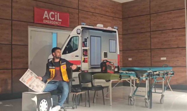 Siirt'te acil sağlık hizmetlerine vurgu yapmak için tiyatro oyunu sergilendi