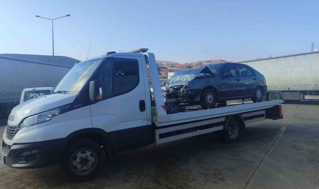 Siirt'te otomobil jandarma minibüsüne çarptı