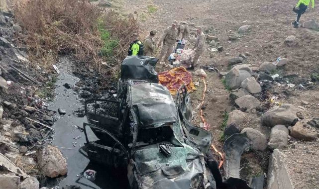 Şırnak'ta otomobil atık su kanalına düştü: 1 ölü, 7 yaralı