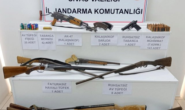 Sivas'ta baskın yapılan evden cephanelik çıktı