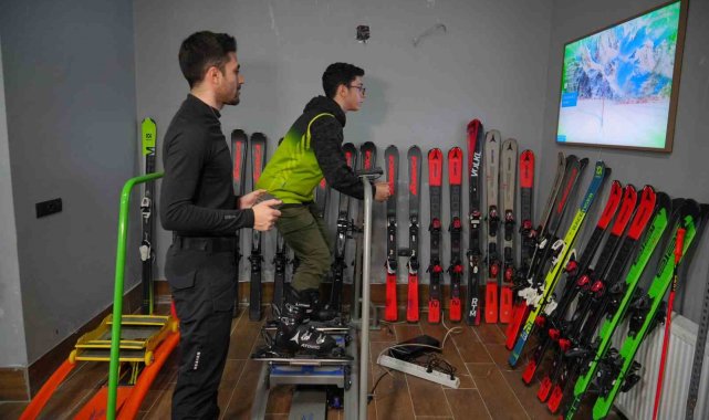 Sporcular 4 mevsim boyunca kayak yarışlarına simülasyonla hazırlanıyor