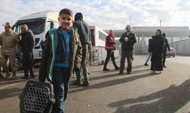 Suriyeli Ahmet kedisi 'Esmer' ile memleket yolunda