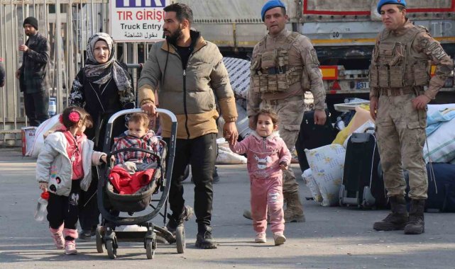 Suriyeliler Cilvegözü'nden ülkelerine dönmeye devam ediyor