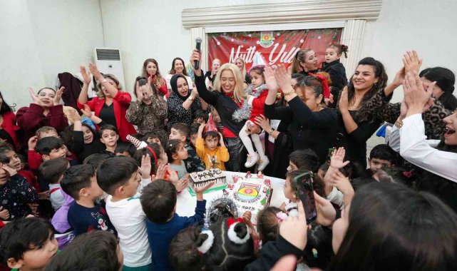 Tarsus'ta çocuklar yeni yıla 'merhaba' dedi