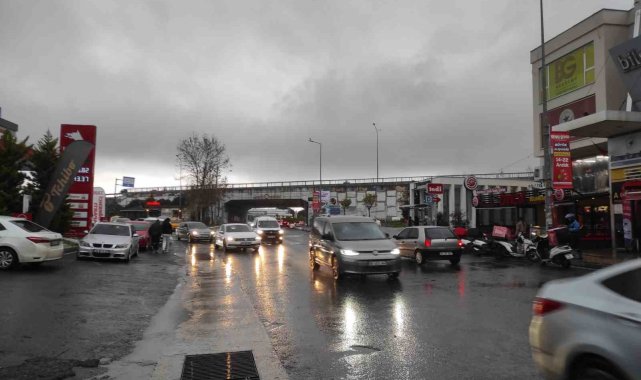 Tekirdağ'da kuvvetli yağış hayatı olumsuz etkiliyor