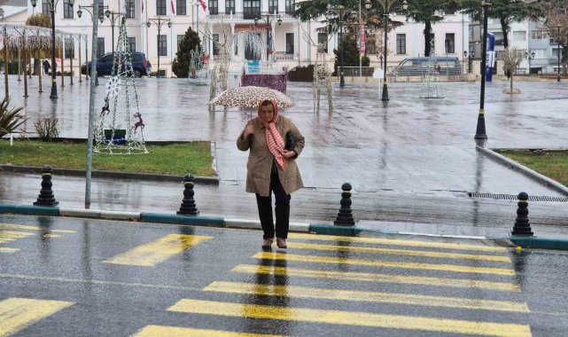 Tekirdağ'da sağanak yağış etkili oldu