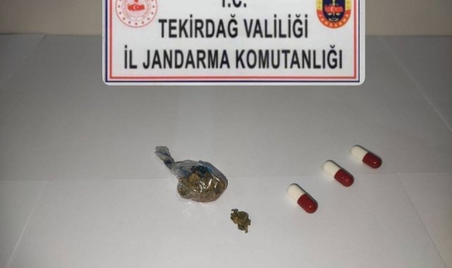 Tekirdağ'da uyuşturucu ve silah operasyonu: Esrar, sentetik hap ve tabanca ele geçirildi