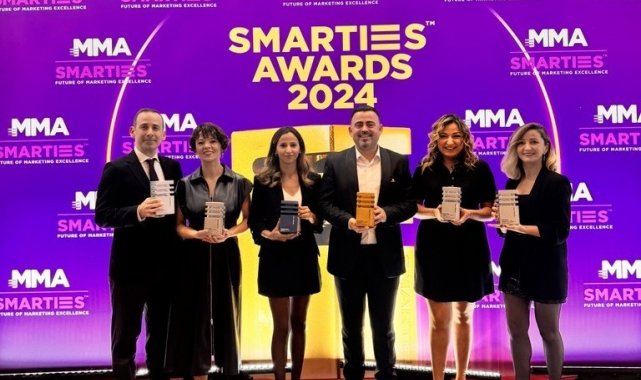 Teknosa Smarties Awards Türkiye'de 'Yılın Markası' seçildi