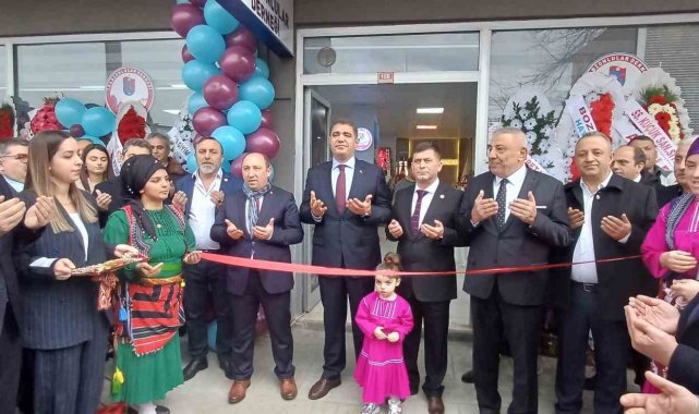 Trabzonlular derneğine yeni yerine muhteşem törenle kavuştu