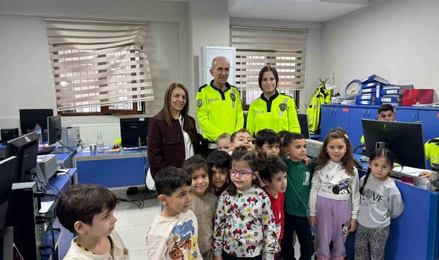Trafik ekipleri minik öğrencileri ağırladı