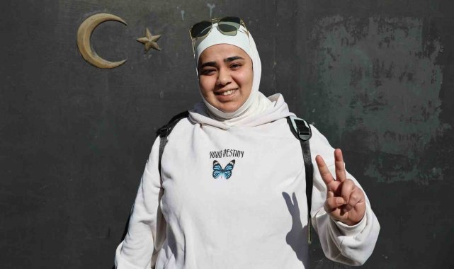 Türkiye'nin Şam Büyükelçiliğine gelen Suriyeli: "Türk vatandaşlığına başvuracağım"