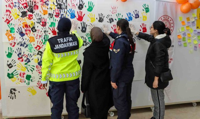 Üniversite öğrencilerine KADES uygulaması tanıtıldı