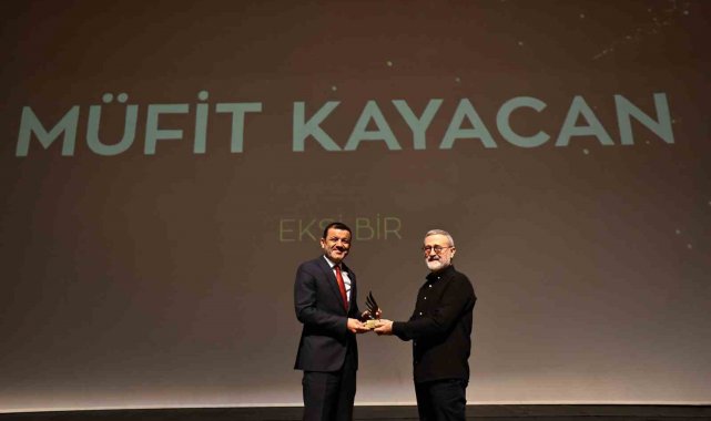 Ünlü sanatçı Kayacan'dan Başkan Çavuşoğlu'na övgü