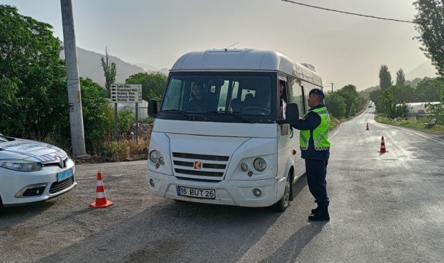 Uşak'ta polis ve jandarmadan okul çevreleri ve servislere sıkı denetim