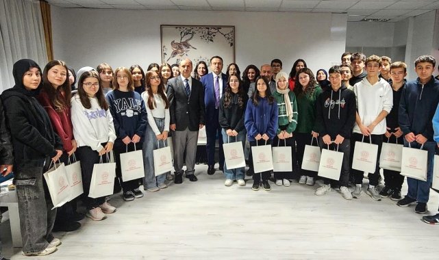 Vali Musa Işın öğrencilerle buluştu, eğitimin ve insan haklarının önemi vurgulandı