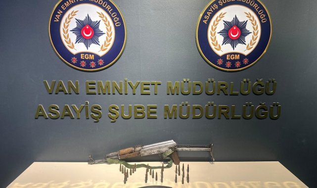 Van'da bir otomobilde uzun namlulu silah ele geçirildi