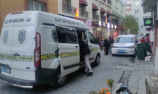 Yalnız yaşadığı apart dairesinde ölü bulundu