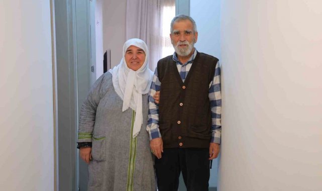 Yeni yuvasına kavuşan depremzede: "Biz evsiz de kalabilirdik ama vatansız olamayız"