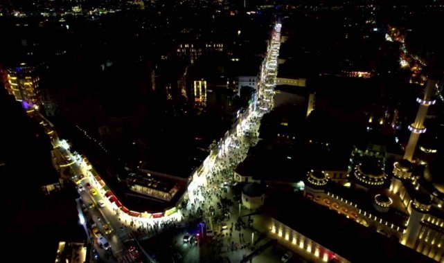 Yılbaşına saatler kala vatandaşlar Taksim Meydanı'na gelmeye başladı