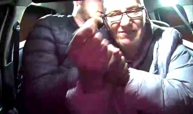 Yolcu olarak bindiği taksiciyi bıçaklayarak gasp etmeye çalıştı