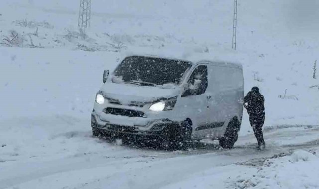Yüksekova'da hayat durdu