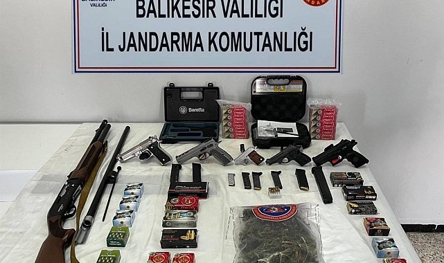 Balıkesir'de yasa dışı silah ve mühimmat ticaretine 3 gözaltı