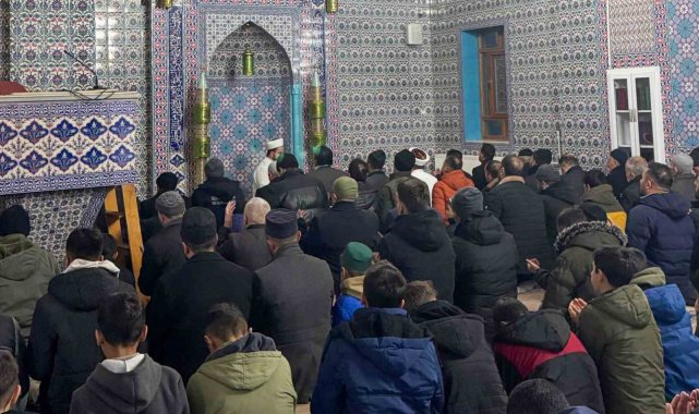 Başkale, yeni yılın ilk sabahında camilerde buluştu
