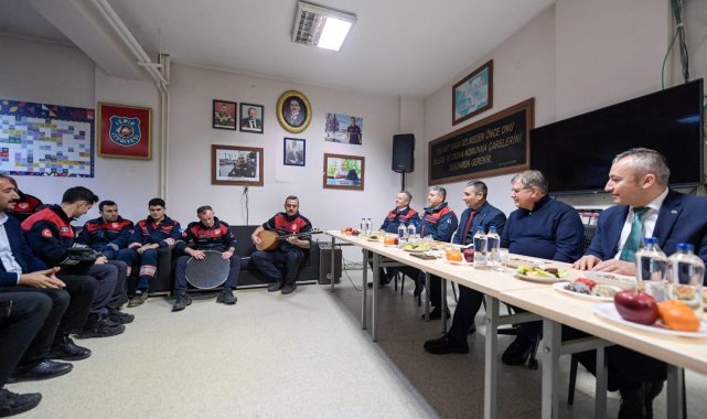 Başkan Tugay 2025'i nöbetteki itfaiyecilerle karşıladı