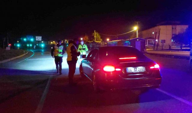 Burdur Tefenni'de yılbaşı tedbirleri sabah saatlerine kadar sürecek