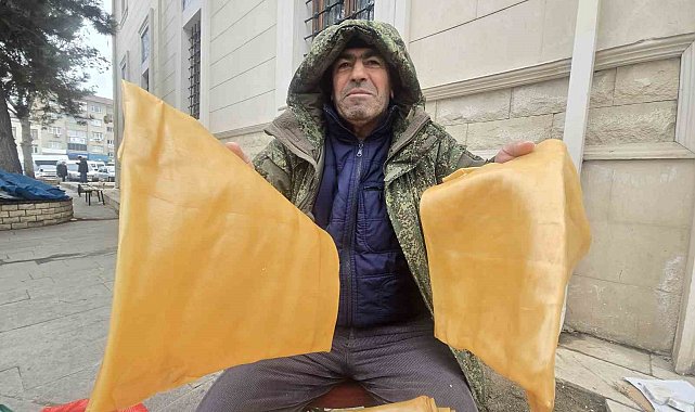 Elazığ'da özel toprakla mayalanan kış tatlısı 'pestil' tezgahlarda