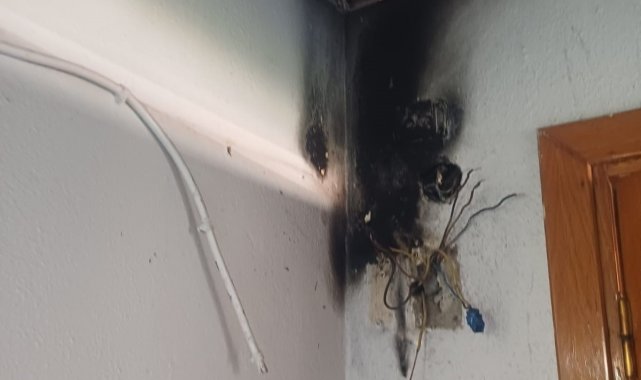 Elektrik kontağından çıkan yangın korkuttu
