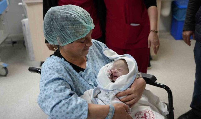 Gaziantep'te yılın ilk bebeği 00.02'de dünyaya geldi