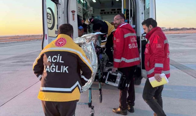 Hakkari'deki hasta ambulans helikopterle Van'a nakledildi